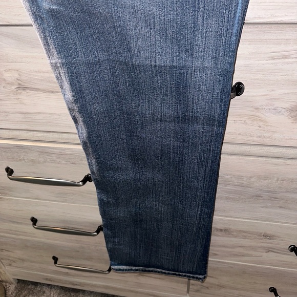 Wallflower Plus Size Stretchy Jeans - Picture 8 of 8